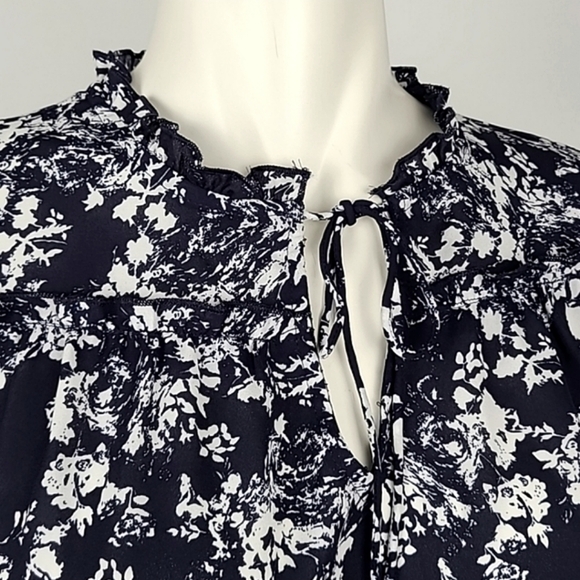 Violet + Claire Blouse White Navy Floral Long Sleeve Semi Sheer Ruffle Sz Small - Picture 4 of 15